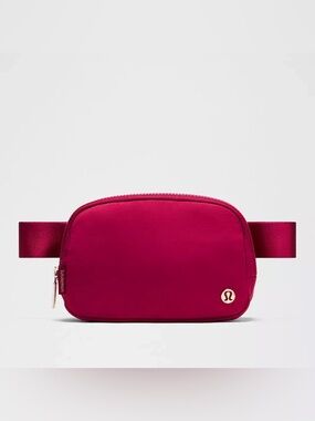 Lululemon Everywhere Belt Bag fanny pack pink purple berry